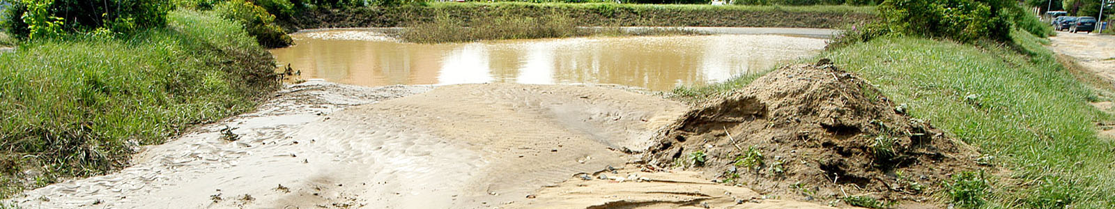 Teich mit Schlamm im Vordergrund ©Feuerbach